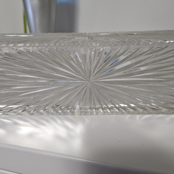 Mid Century Modern Celebrity Acrylic/Lucite Tissue Box Holder - Picture 3 of 9